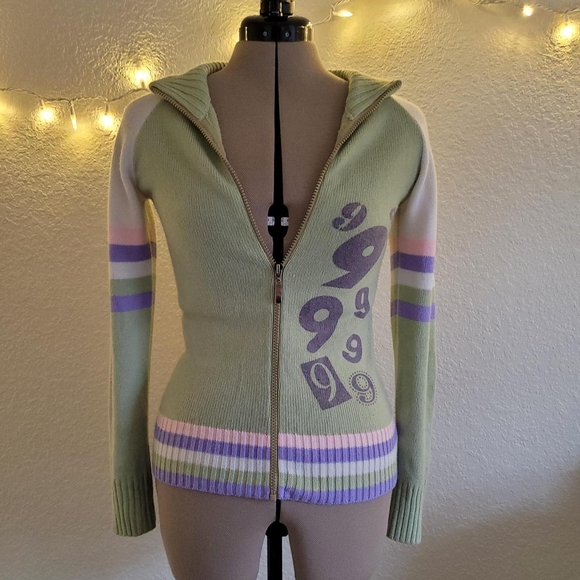 Spring Zip-Up Sweater - Picture 6 of 8